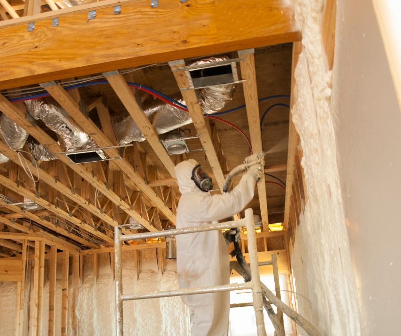 Kuidas toimub puitkarkassmaja soojustamine PUR vahuga